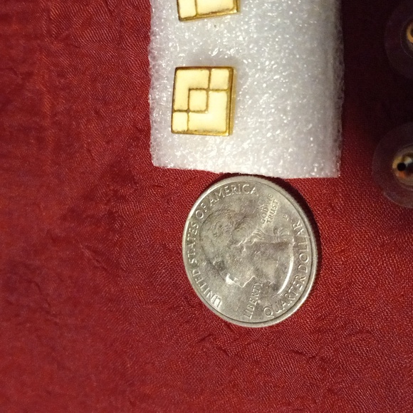 Vintage Monet studded earrings - Picture 3 of 3